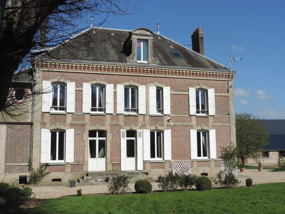 D'hotes De *